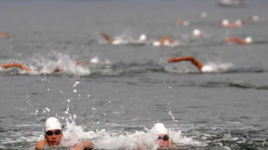 Una travesía anterior de aguas abiertas en Vilagarcía. // Noé Parga