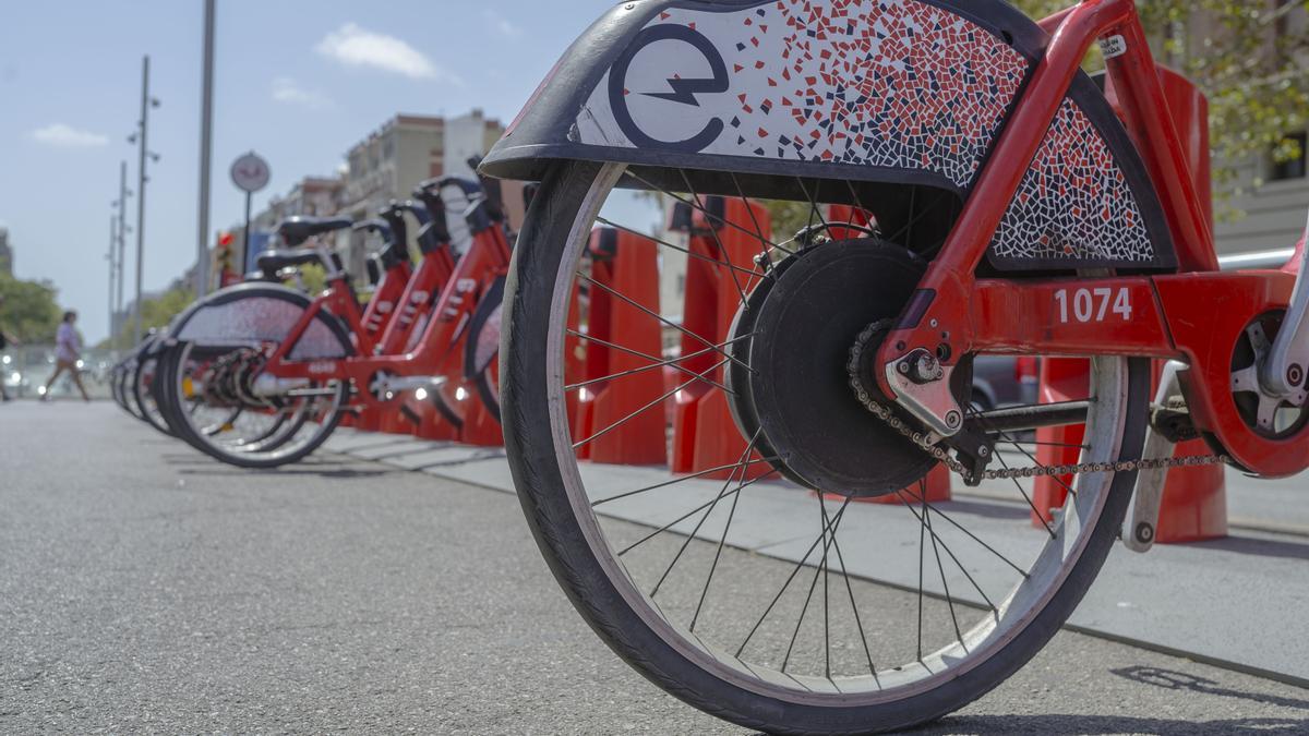 Las baterías del Bicing eléctrico sufren las olas de calor de Barcelona