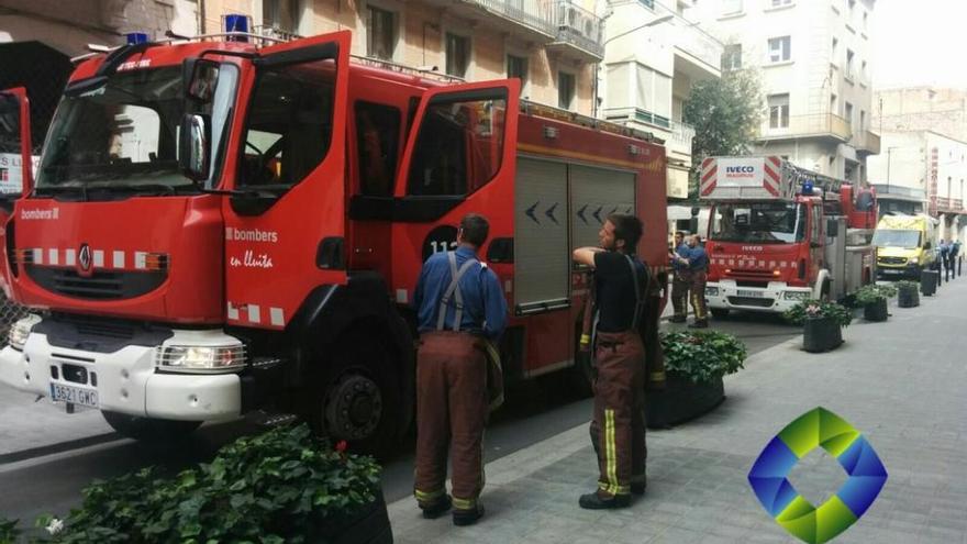 Els Bombers en el carrer Monturiol.