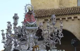 La Virgen de Villaviciosa recorre este domingo las calles del barrio de San Lorenzo