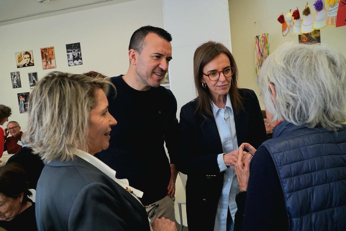 Mompó y Fúnez, en la visita al centro de mayores.