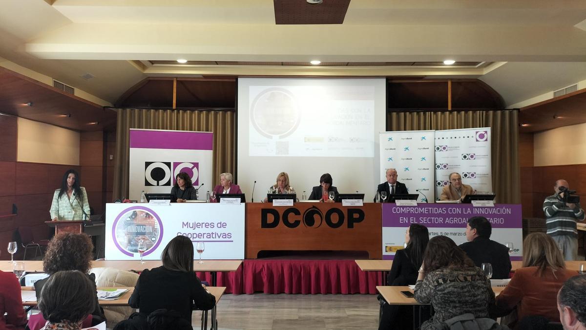 Un momento del Encuentro Nacional de la Asociación de Mujeres de Cooperativas Agro-alimentarias de España (AMCAE) .