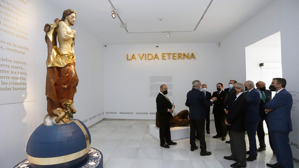 Francisco de la Torre, Manuel Azuaga, Braulio Medel y Francisco González de Lara, entre otros, visitan la exposición del Palacio Episcopal