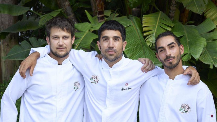 Álvaro Sanz (en el centro) fue el primer chef en lograr una estrella Michelin en Ibiza. |  | FOTOS: ESTRAGÓN