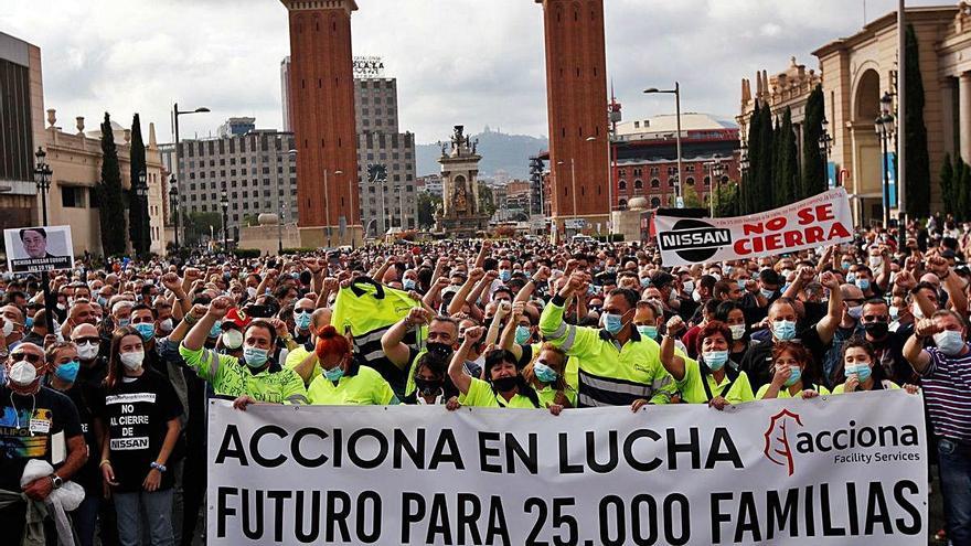 Protesta de treballadors vinculats a Nissan, a Barcelona.