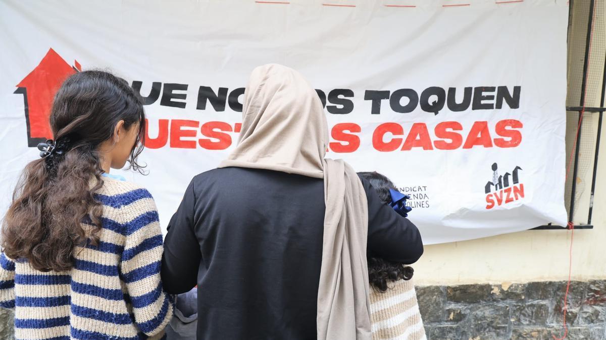 Suspenden el desahucio de una familia vulnerable con tres hijos en Alicante