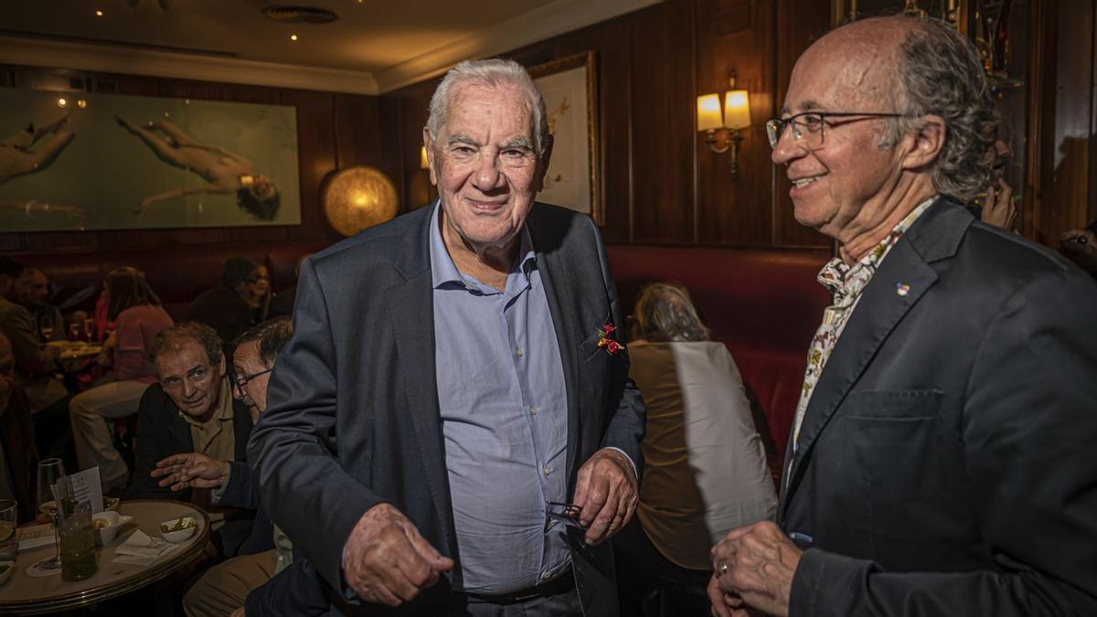 Ernest Maragall y Javier de las Muelas en la fiesta del suplemento ’abril’ de El Periódico en el Speakeasy (Dry Martini)