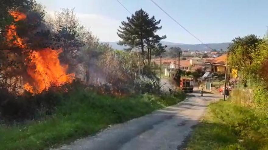 Incendios en Galicia | El fuego ya ha arrasado 850 hectáreas en Rianxo y Dodro