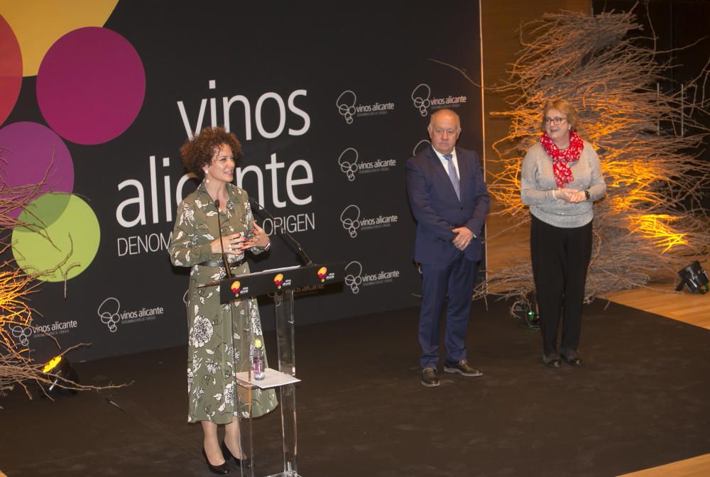 La DOP Vinos Alicante entrega al Museo del Prado el Premio Fondillón