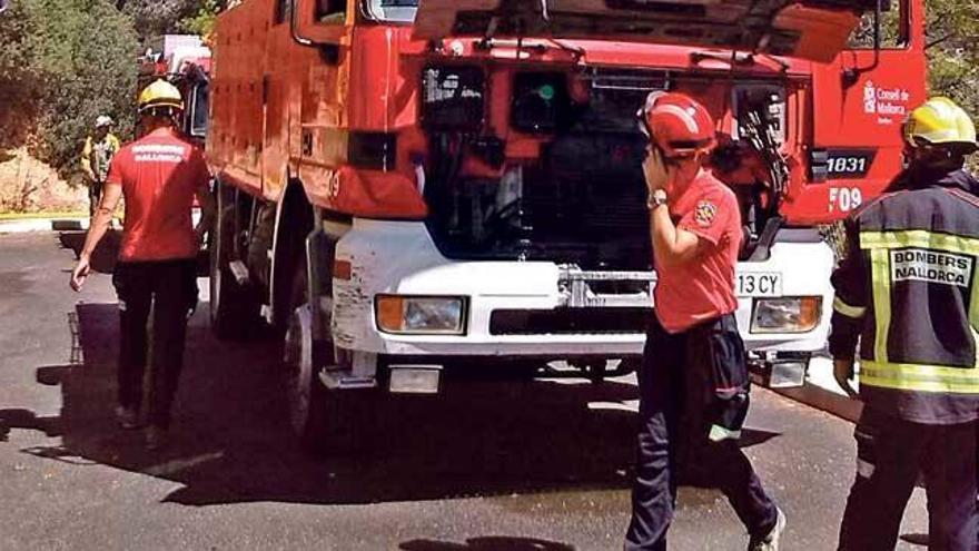 MItarbeiter der Feuerwehr beim Einsatz.