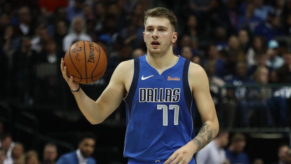 Luka Doncic en un partido con los Dallas Mavericks