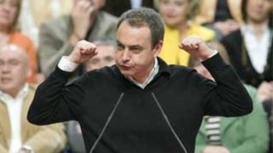 Zapatero: &quot;No puede estar en juego democrático quien se humilla ante el que tiene una pistola&quot;