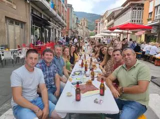 En imágenes: Así fue la comida en la calle de Salas