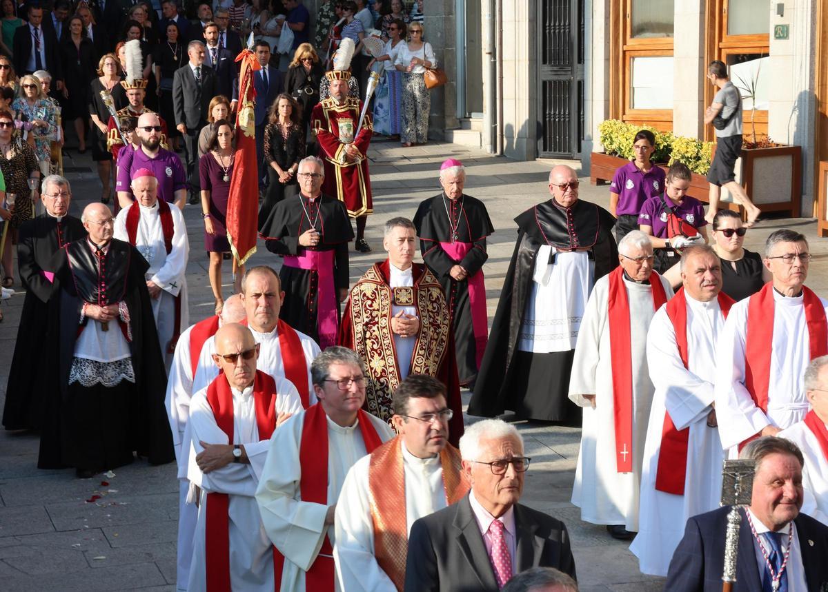 Multitudinaria devoción por el Cristo de la Victoria en Vigo