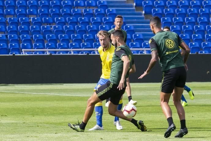 17.04.19. Las Palmas de Gran Canaria.Fútbol segunda división temporada 2018-19. Entrenamiento de la UD Las Palmas. Estadio de Gran Canaria.  Foto Quique Curbelo  | 17/04/2019 | Fotógrafo: Quique Curbelo