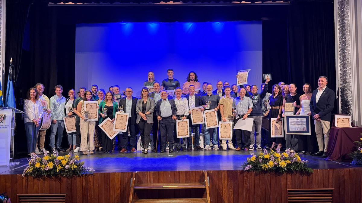 Villaviciosa premia el esfuerzo y la pasión por el deporte local en una gala llena de emoción