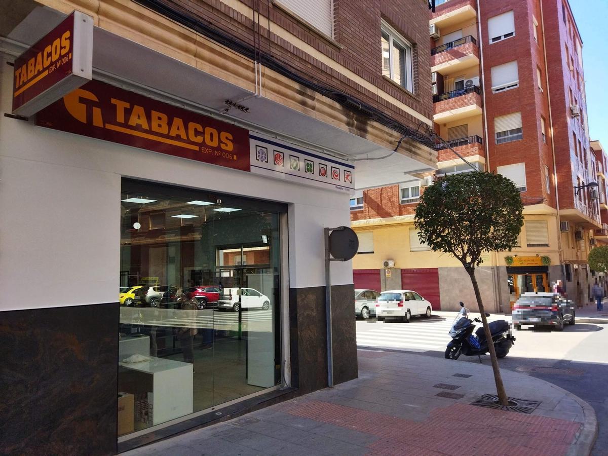 El punto de venta ubicado en la esquina de Brigadier Algarra con Jaime I, en Petrer, ha vendido uno de los boletos premiados con el segundo premio de la Lotería Nacional.