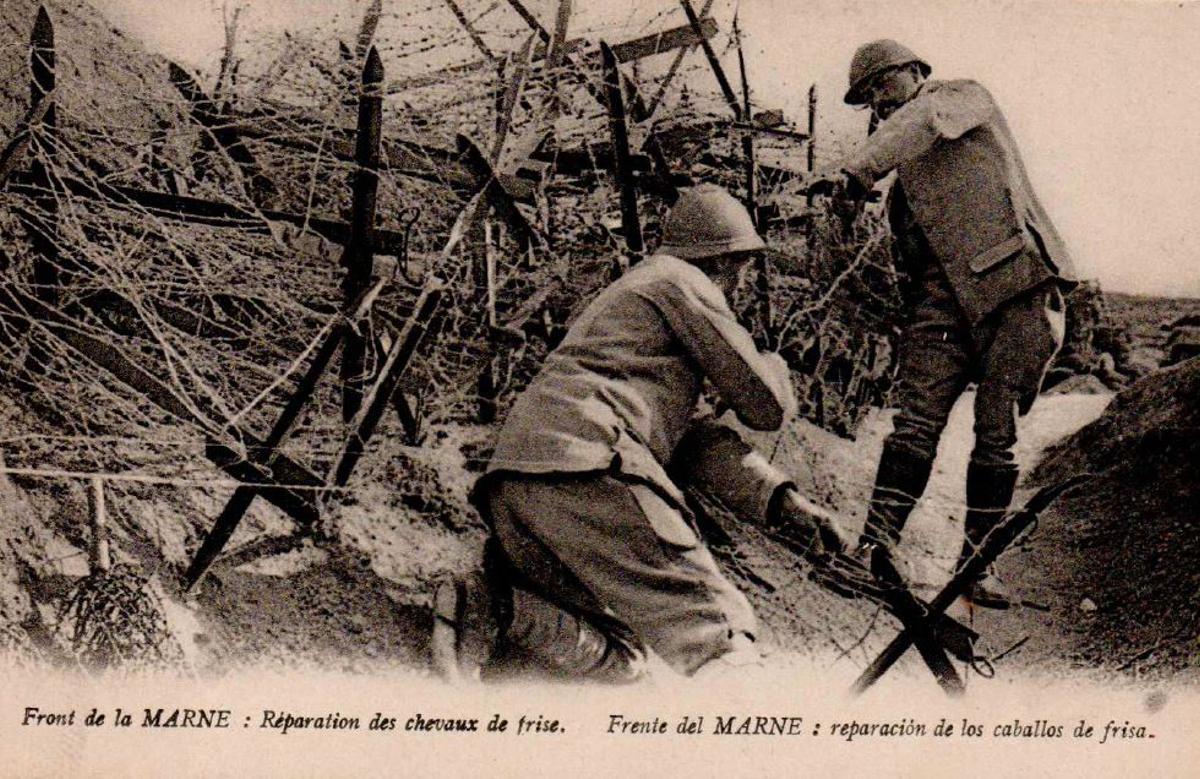 Postal bélica: reparación de los ‘caballos de Frisia’ (estructuras defensivas) en pleno Frente del Marne.