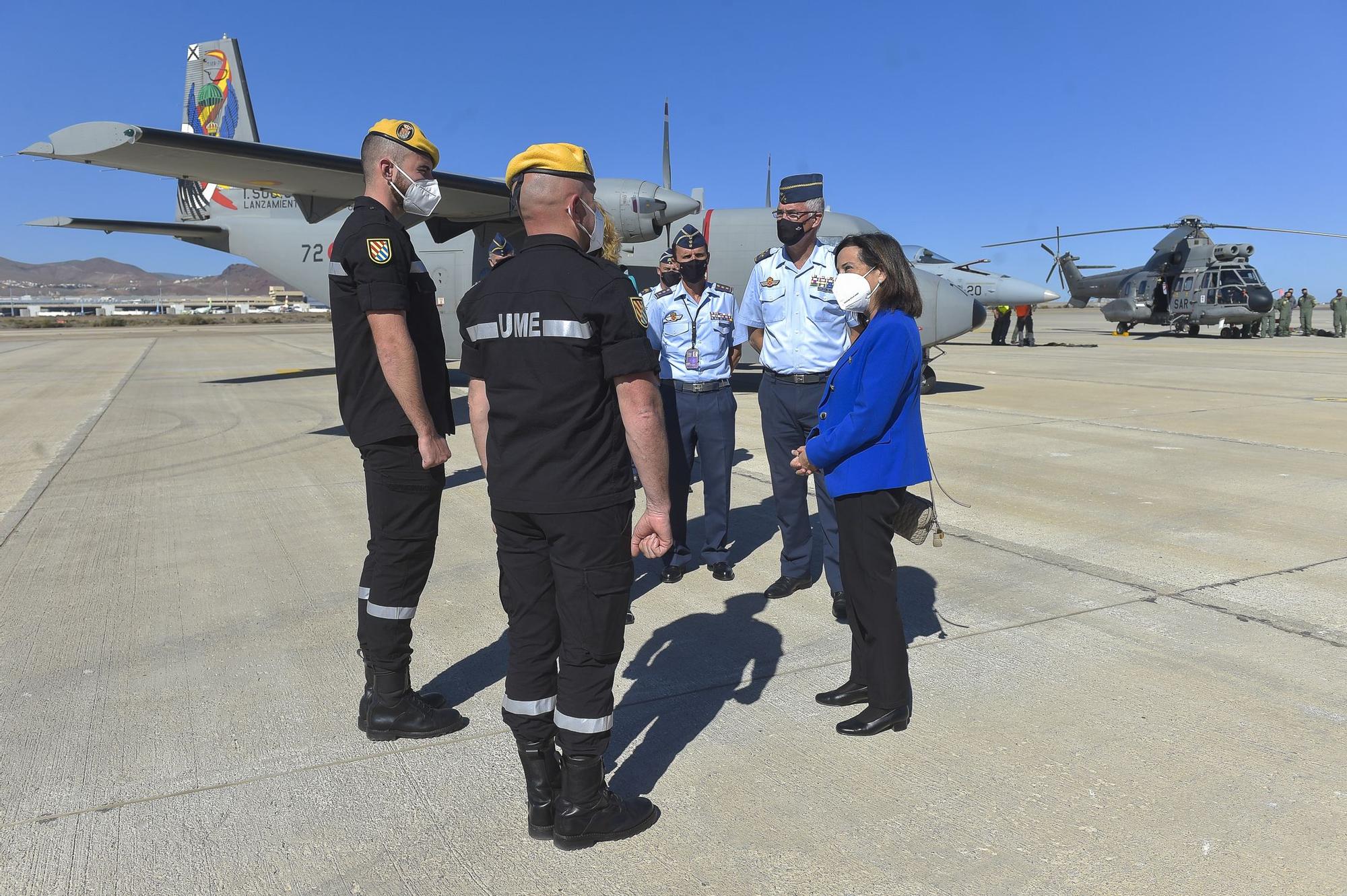 Visita de la ministra Margarita Robles al aeropuerto de Gando.