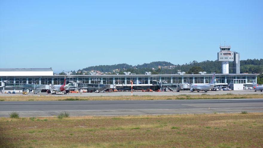 El aeropuerto de Peinador, en una foto de Archivo