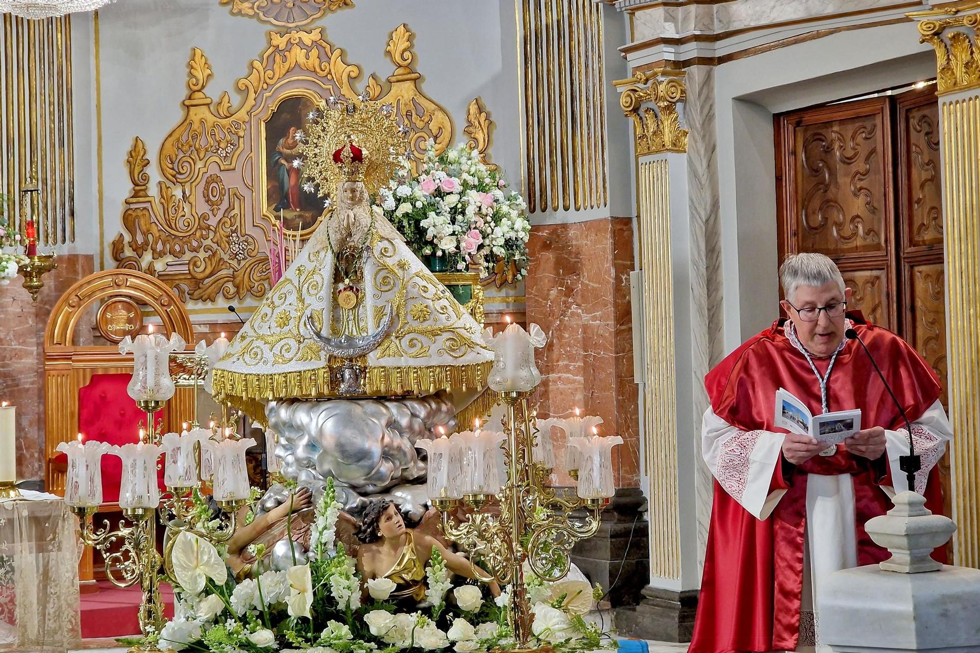 Salida de la Virgen de la basílica de Lledó
