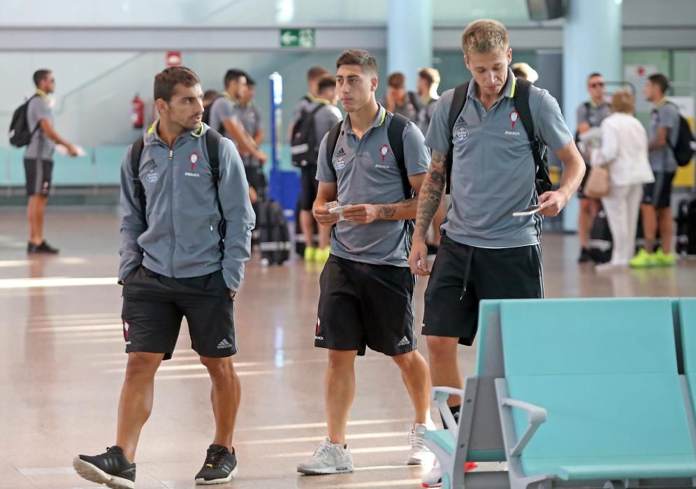 El equipo vigués despega desde Peinador para arrancar la gira italiana, que dirará diez días y en la que se enfrentará a Fiorentina, Pisa, Pescara, Milan y Sassuolo