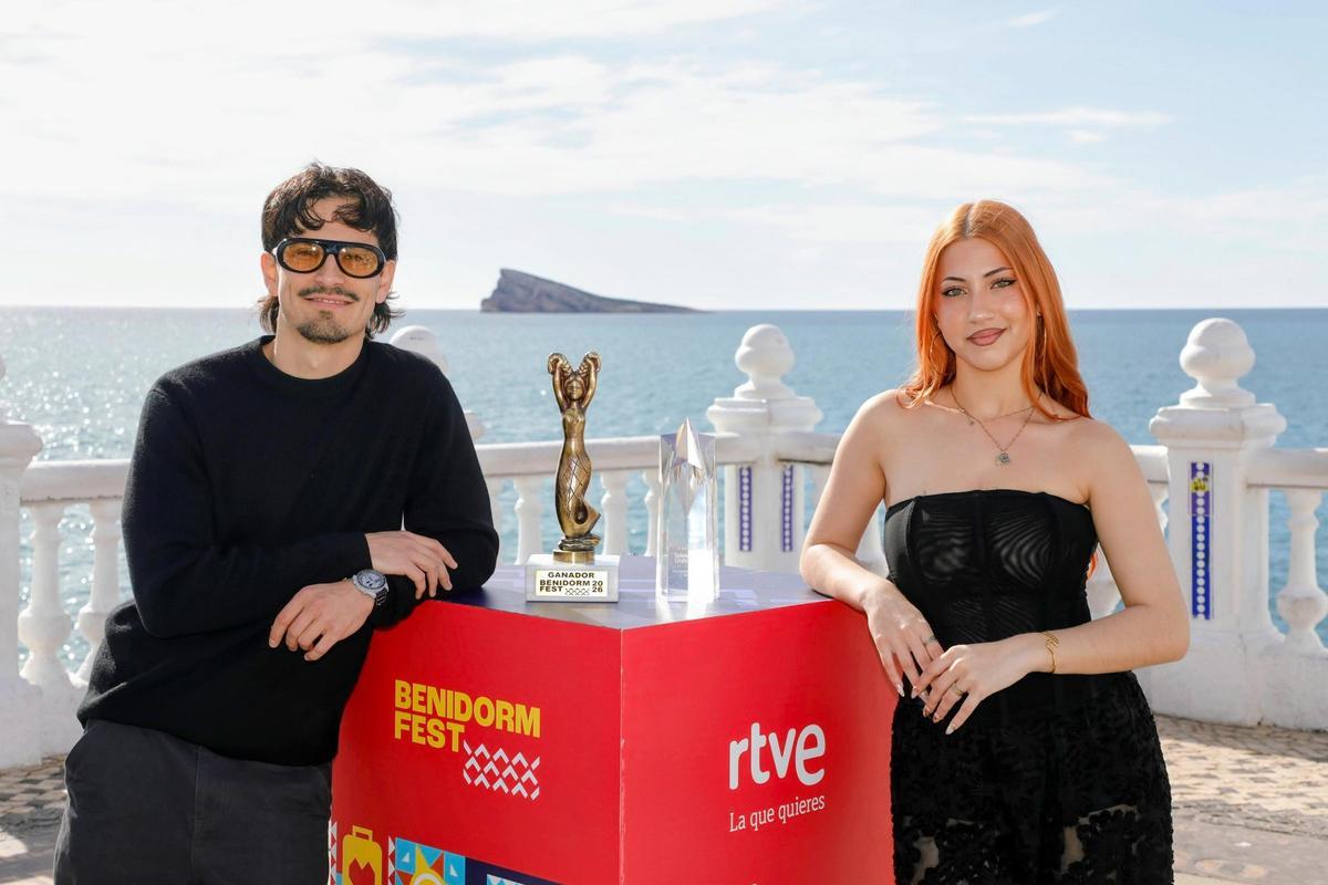Los artistas ganadores del Benidorm Fest 2026, Tony Grox &amp; LUCYCALYS, durante una rueda de prensa en el Mirador del Castillo, a 15 de febrero de 2026, en Benidorm, Alicante, Comunidad Valenciana (España). El dúo formado por el compositor y productor Tony