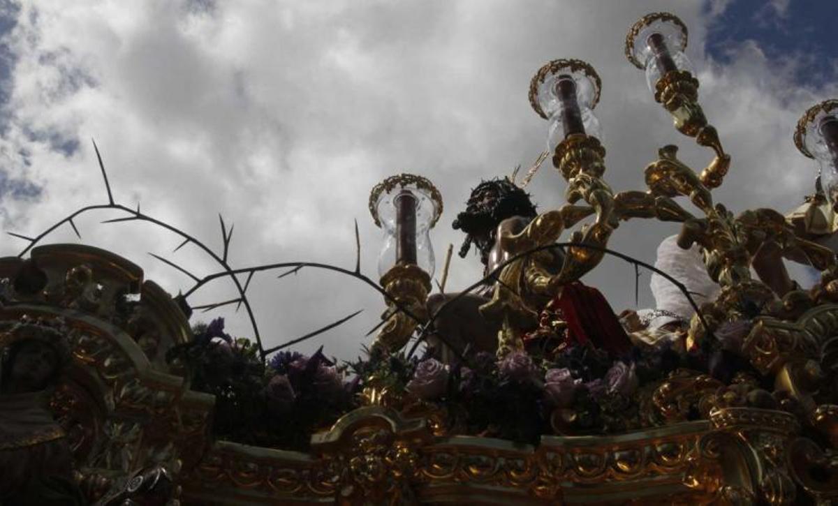 Una tarde primaveral envuelve a las cofradías el Lunes Santo