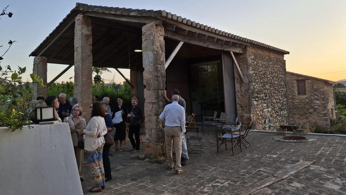 La restaurada estufa de pasa del siglo XIX acogió la presentación del libro del arquitecto Miguel del Rey Aynat