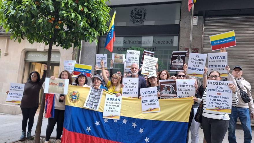 Venezolanos se concentran en Vigo por su derecho a voto