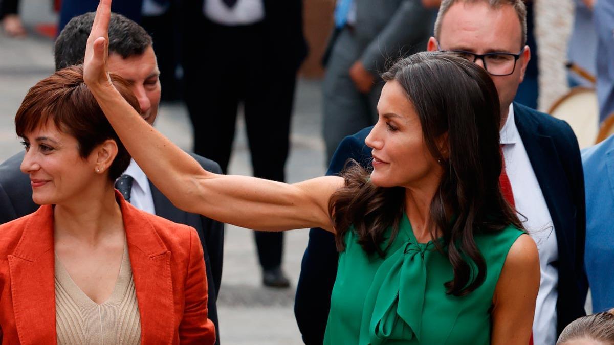 Los brazos fuertes y definidos de la reina Letizia en Extremadura