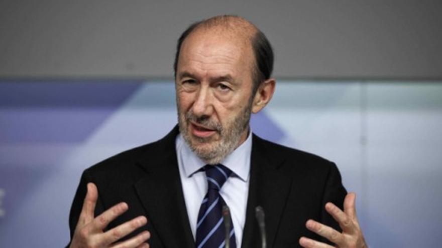 Rubalcaba llamará a Rajoy para &quot;hablar con una sola voz&quot; en la cumbre de la UE