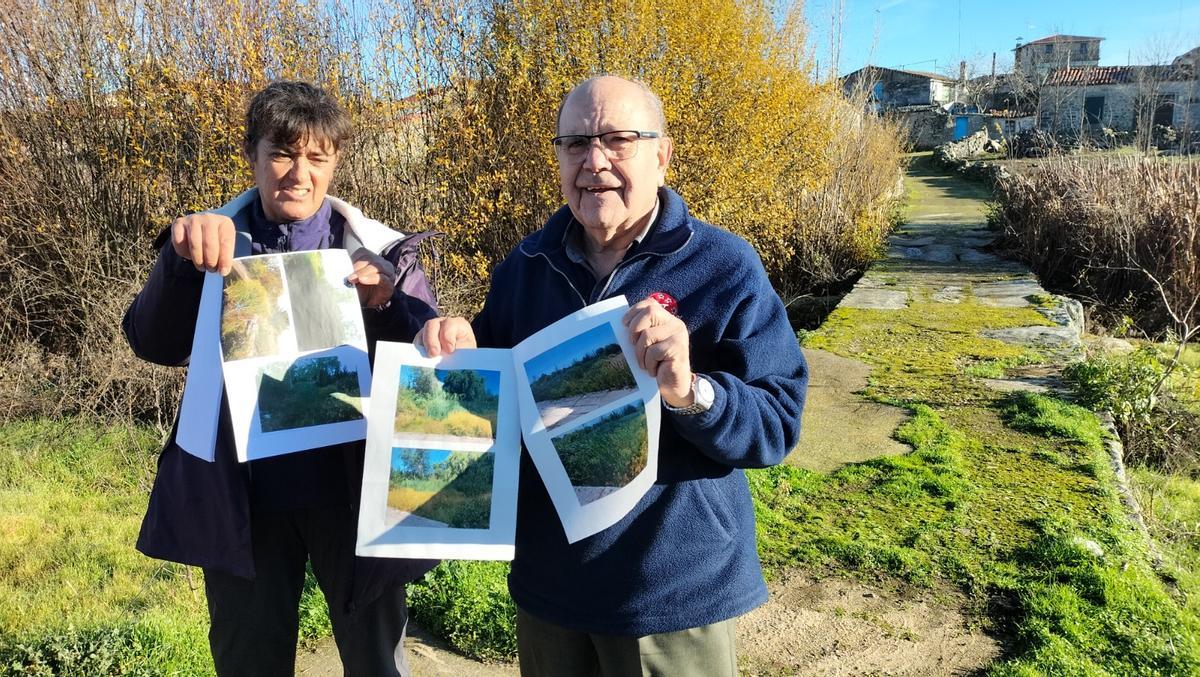 Maria del Carmen y Miguel Ángel muestran algunos de los escritos remitidos a la CHD