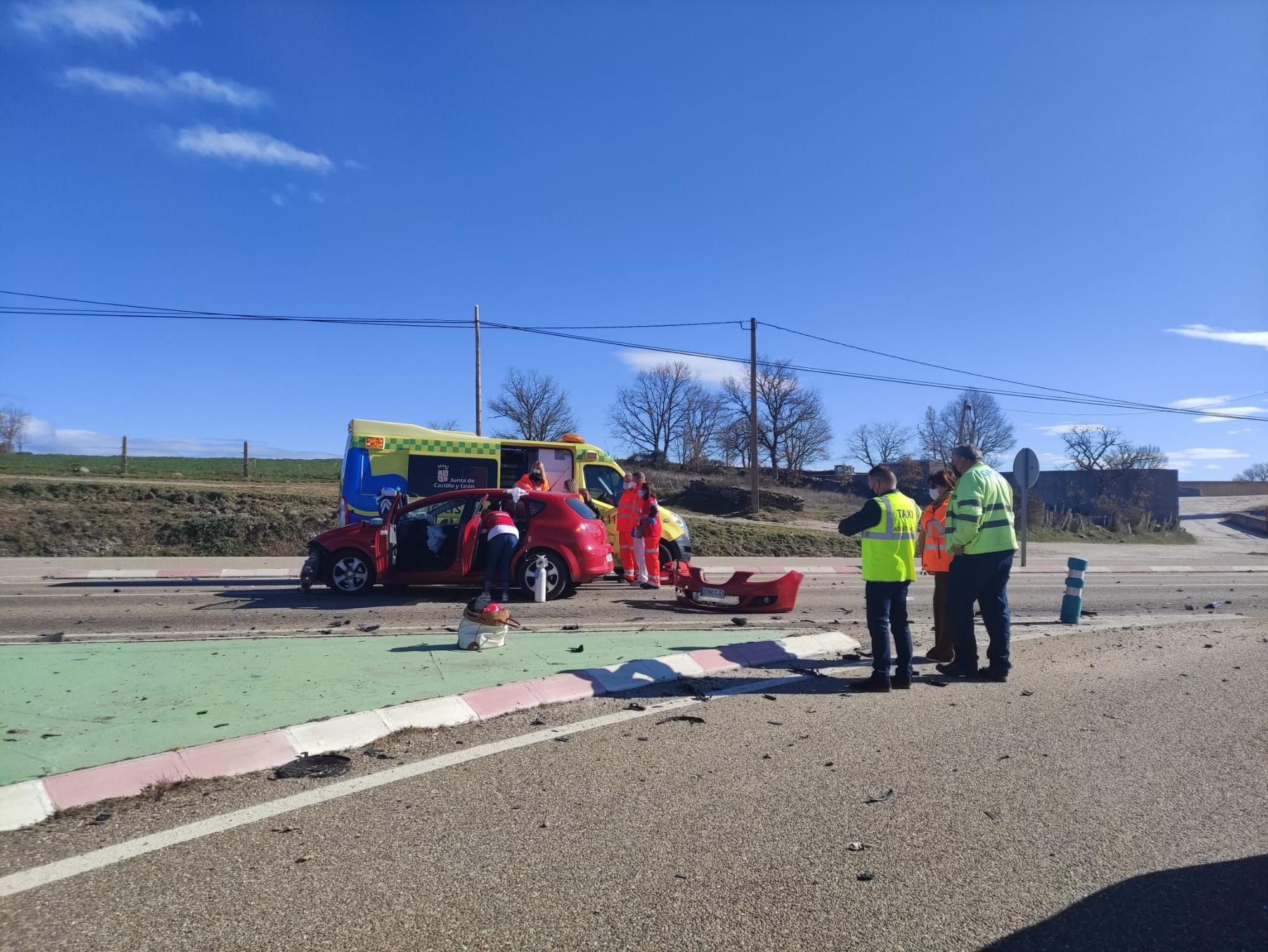 GALERÍA | Accidente en Alcañices durante el traslado de mayores a vacunarse