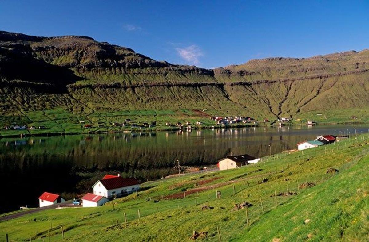 Imágen de Kaldbaksbotnur, en la isla de Streymoy, la más grande de las Feroe.