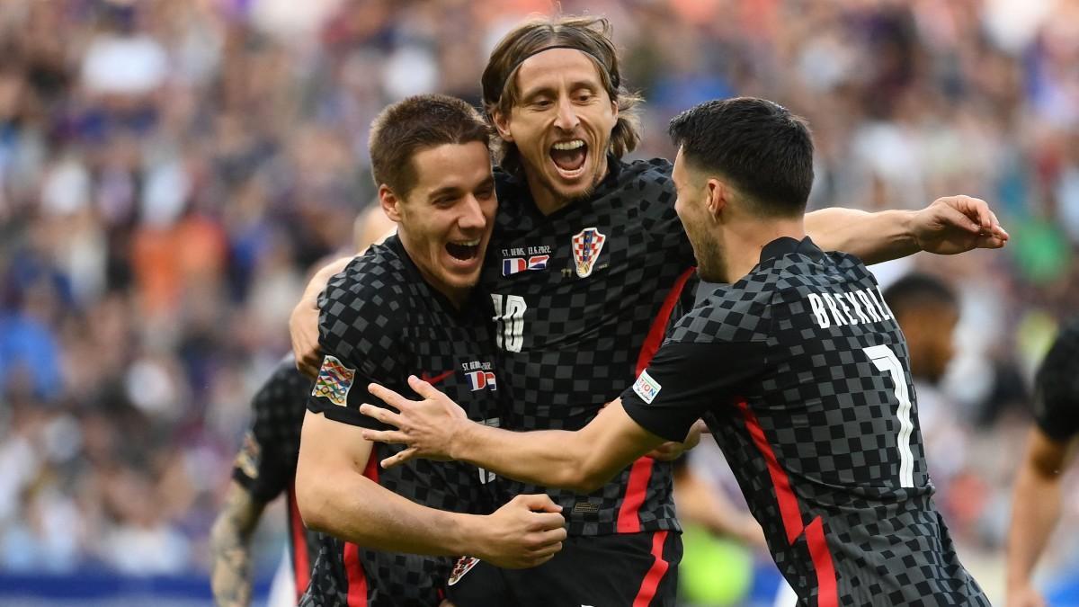 Los jugadores de Croacia celebran el tanto de Modric