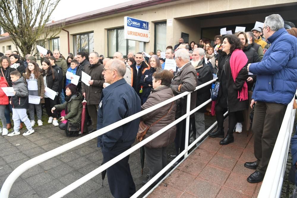 Protesta por el estado de la sanidad en Teixeiro