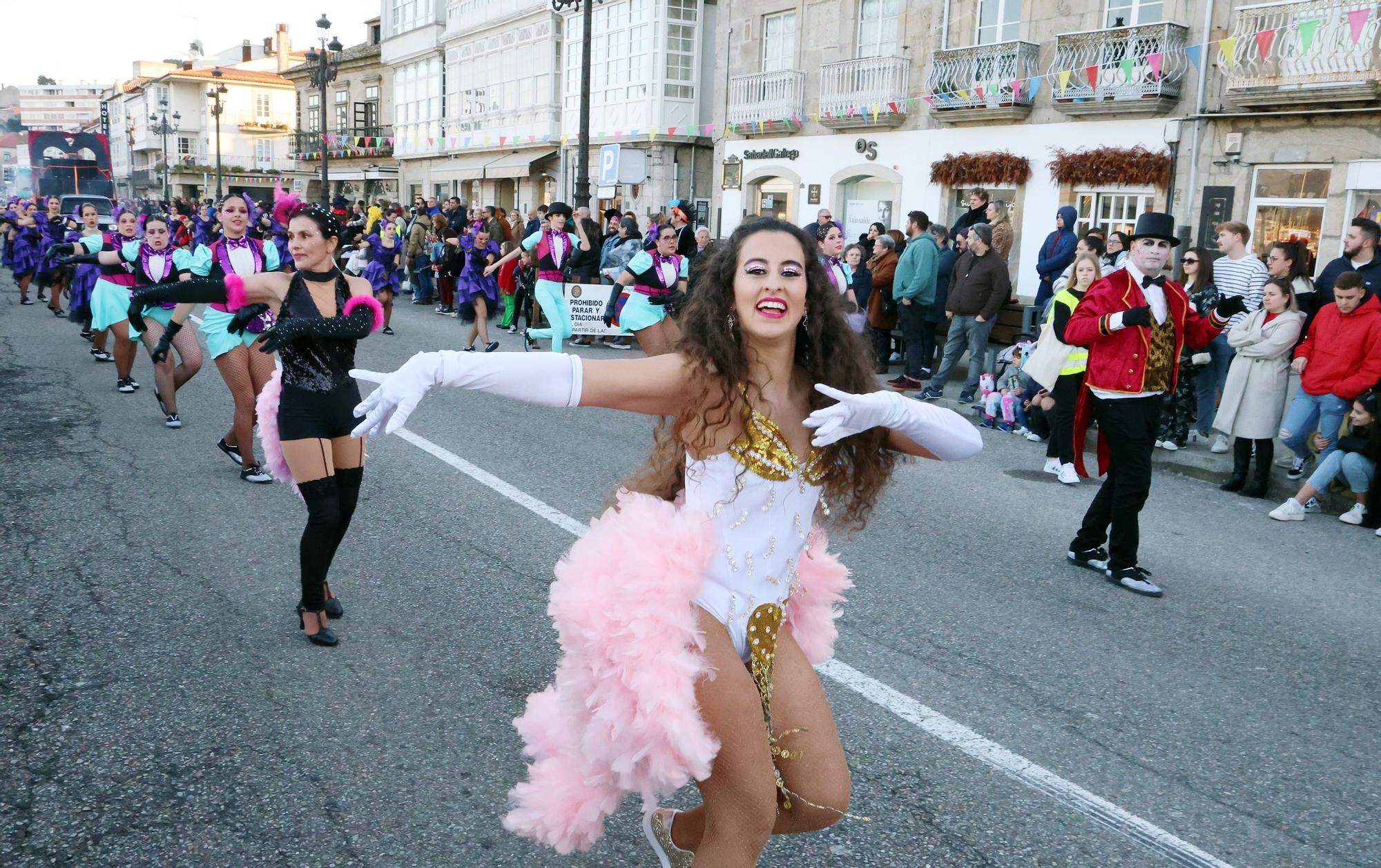 Baiona se va de carnaval: así ha sido su desfile adelantado