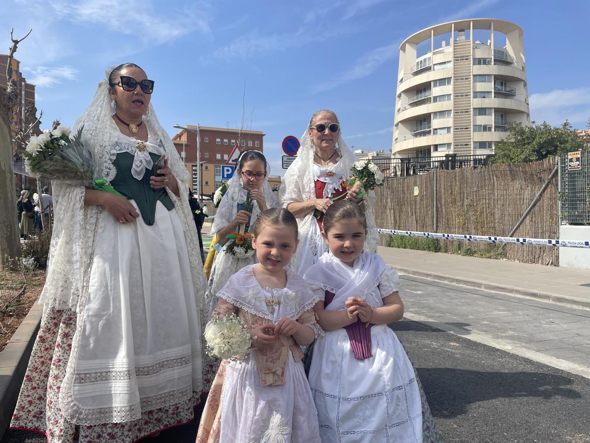 Primeras veces 8 María y Elena, de Vila-real y Castelló, de camino a Lledó.