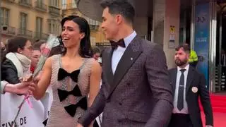 Bombazo y campanas de boda en la alfombra roja: el 'sí quiero' de Sofía Suescun a Kiko Jiménez