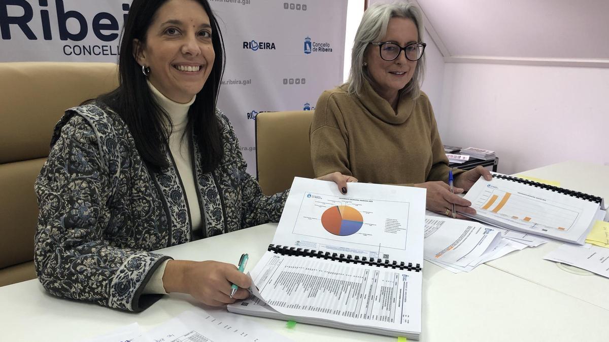 María Sampedro, izquierda, y Herminia Pouso, este lunes.