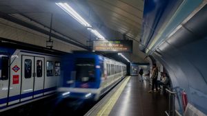 Un tren entrando en la estación de Antón Martín de Metro, a 25 de febrero de 2024, en Madrid (España). 25 FEBRERO 2024;METRO;VIAJEROS;RECURSOS;GENTE;TREN;VAGÓN Ricardo Rubio / Europa Press 25/02/2024. Ricardo Rubio