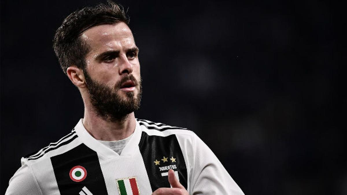 ¡Qué golpeo! Así golea Miralem Pjanic con la Juventus