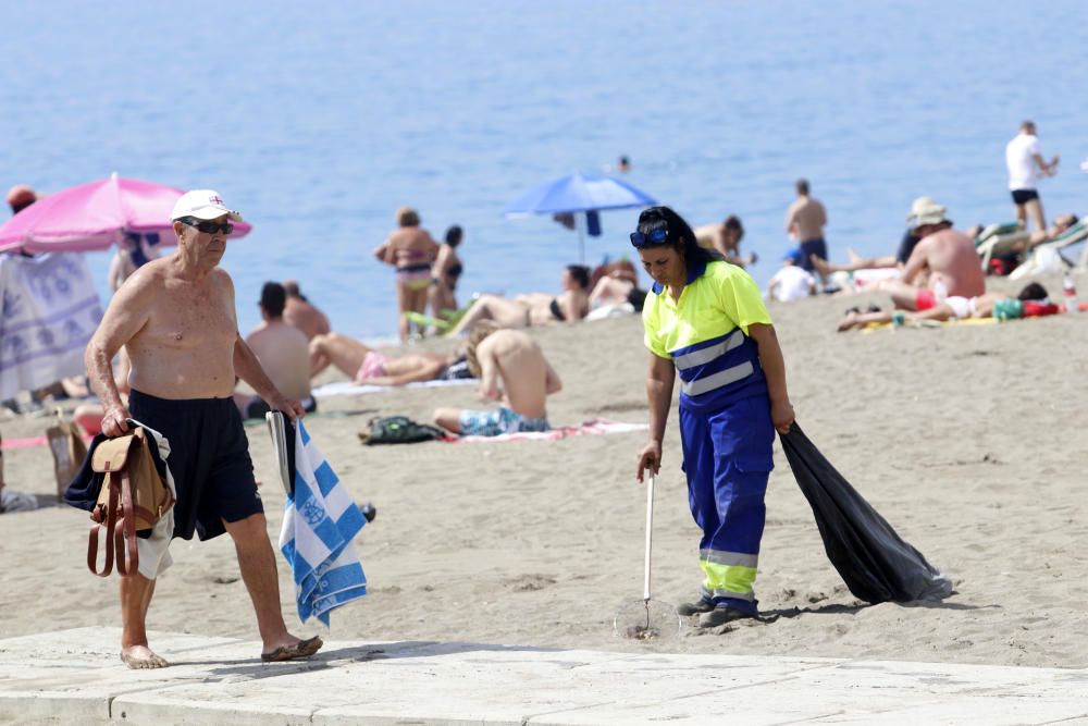 Así han quedado las playas de Málaga tras su limpieza por la Noche de San Juan.