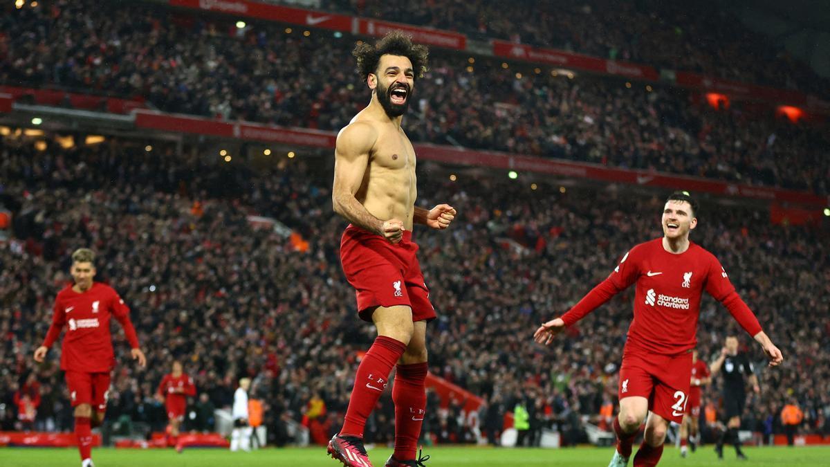 Salah celebra uno de los goles al United en Anfield