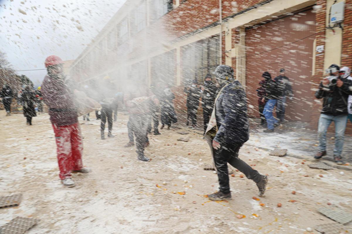 Els enfarinats toman Ibi Els enfarinats toman Ibi