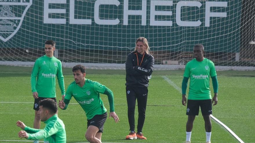 Arnau Puigmal se incorpora al trabajo grupal con el Elche