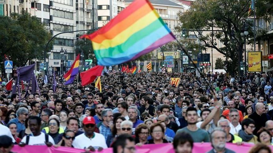 Miles de personas protestan en València por las agresiones del 9 d&#039;Octubre