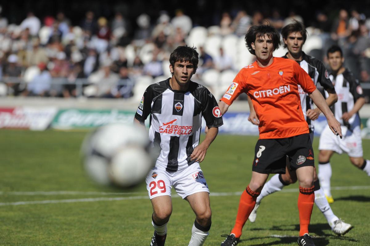Jordi Marenyà, con el Castellón, y Aritz López Garai, con el Celta, en el último duelo en Segunda, en 2010.