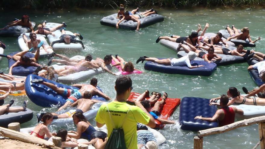 Sigue sin aparecer el niño de 11 años que se cayó de un hinchable en el río Cabriel